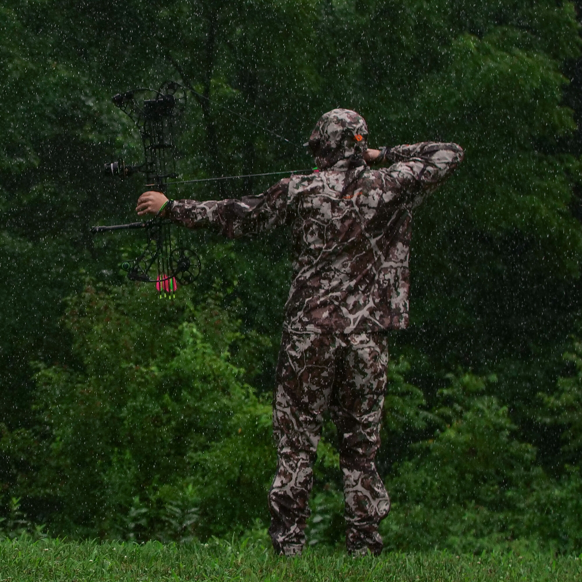 Lightweight waterproof hunting pants top